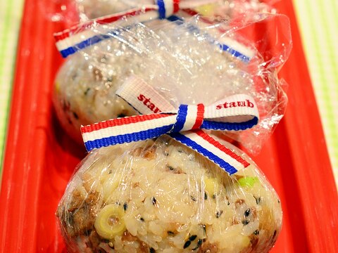 リボンで可愛い ラップで清潔 牛肉とねぎのおにぎり レシピ 作り方 By まめもにお 楽天レシピ リボンで可愛い ラップで清潔 牛肉とねぎのおにぎり レシピ 作り方 By まめもにお 楽天レシピ